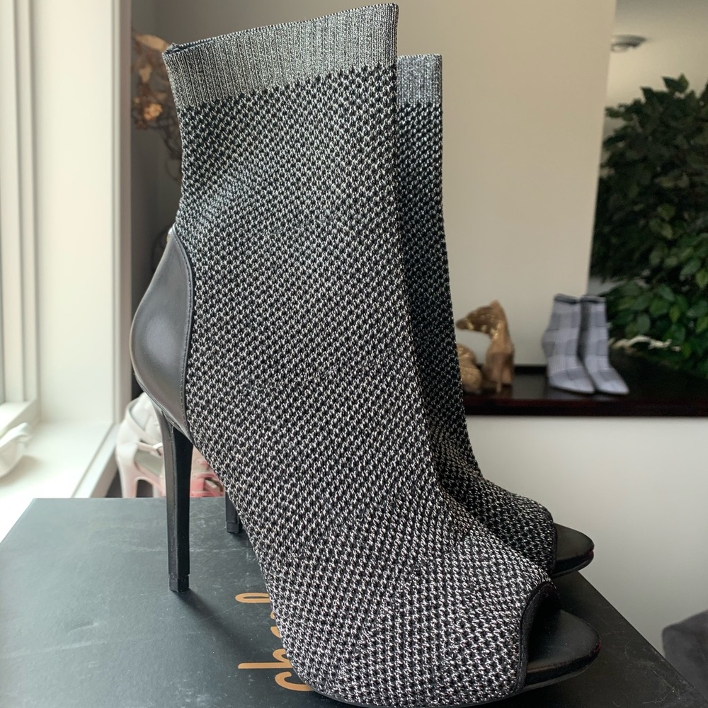 Brand New Guess Heels